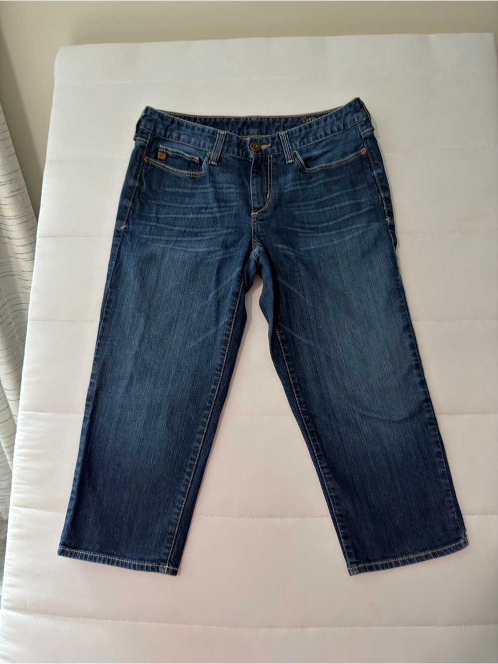 Eddie is Bauer Women's Dark Blue Capri Jeans size 8P